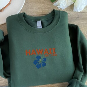 Embroidered Hawaii State Sweatshirt, Aloha Crewneck, Unisex Gift, Tropical Sweater, Cozy Island Sweatshirt, Hibiscus Design