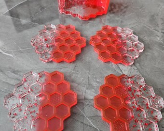 Posavasos de resina con forma de panal rojo hechos a mano / Regalo geométrico para inauguración de la casa