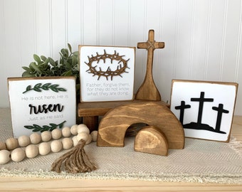 Décor de plateau à plusieurs niveaux de Pâques / Décor chrétien de Pâques Tombeau vide religieux Il est ressuscité Croix en bois Décor de Pâques Plateau de niveau de Pâques