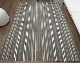 5.6 x 8.1 フィート、マルチカラーの希少デザインキリムエリアラグ