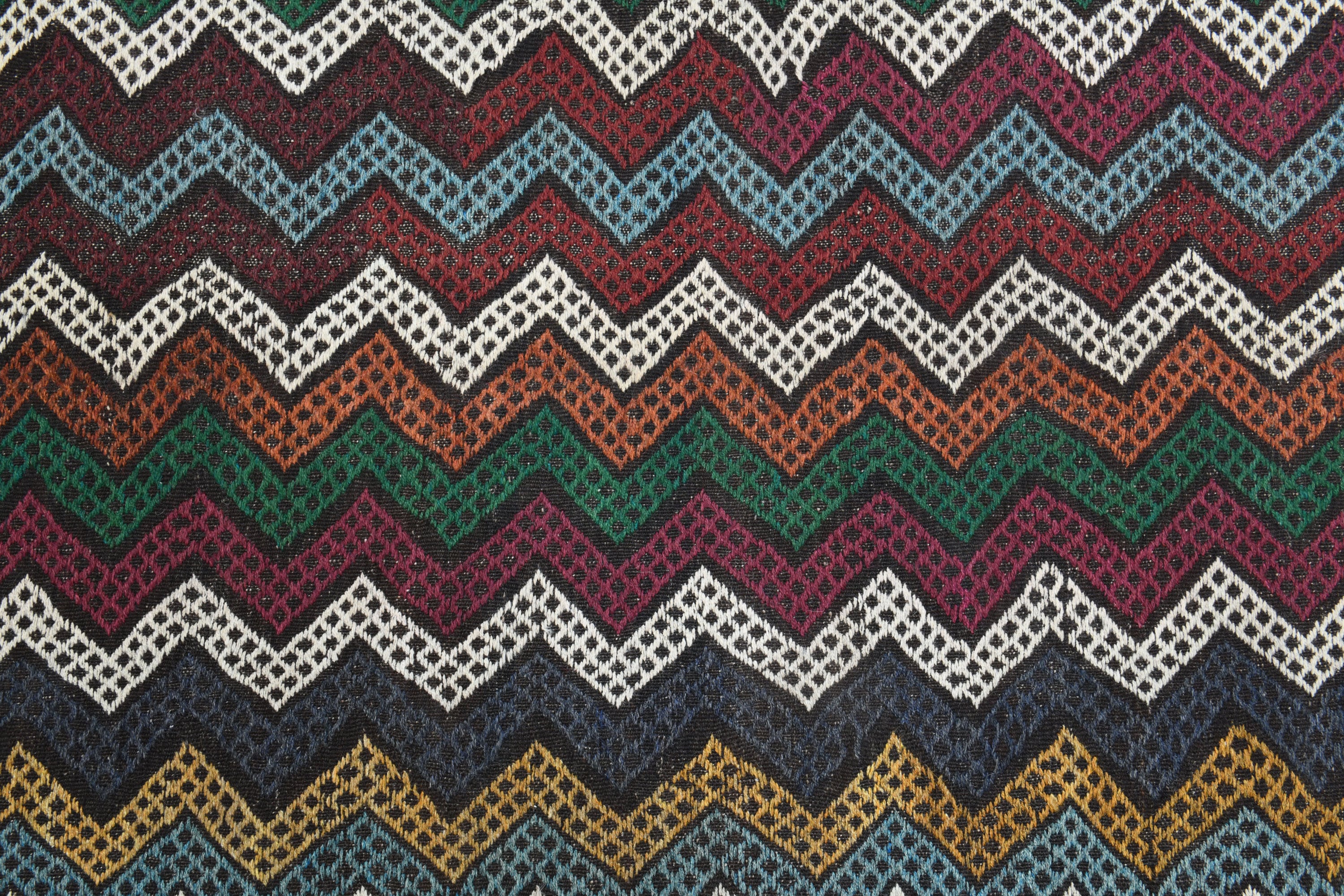 60×104 \"zig-zag” ViNTAGE TURKiSH RUG 60×104 