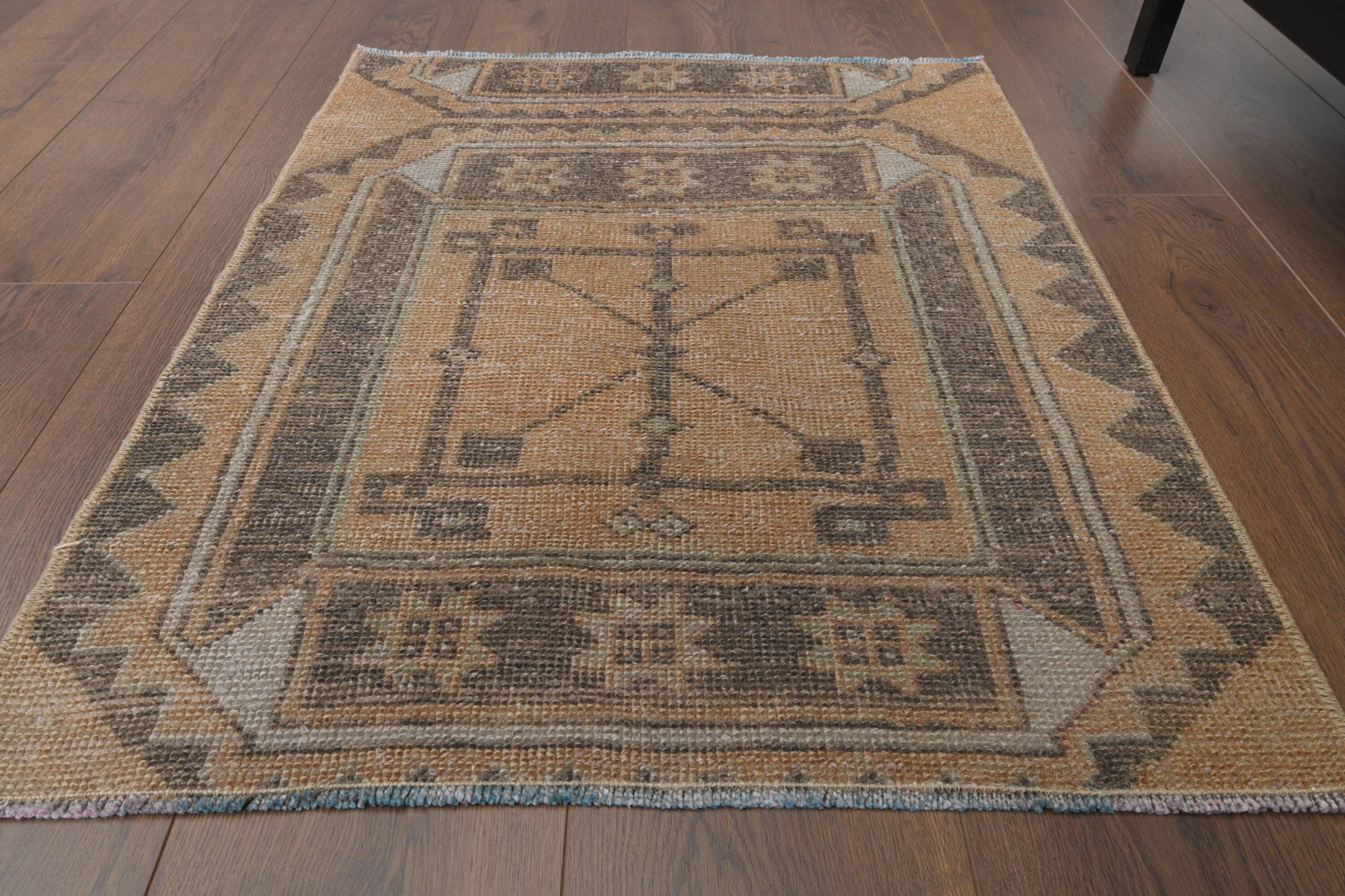 YINLUMY Vintage Oriental Area Rug, 2x3 Washable Small Entryway Rug Non Slip  Stain Resistant Low Pile Non Shedding Front Door Mat Indoor Floor Accent
