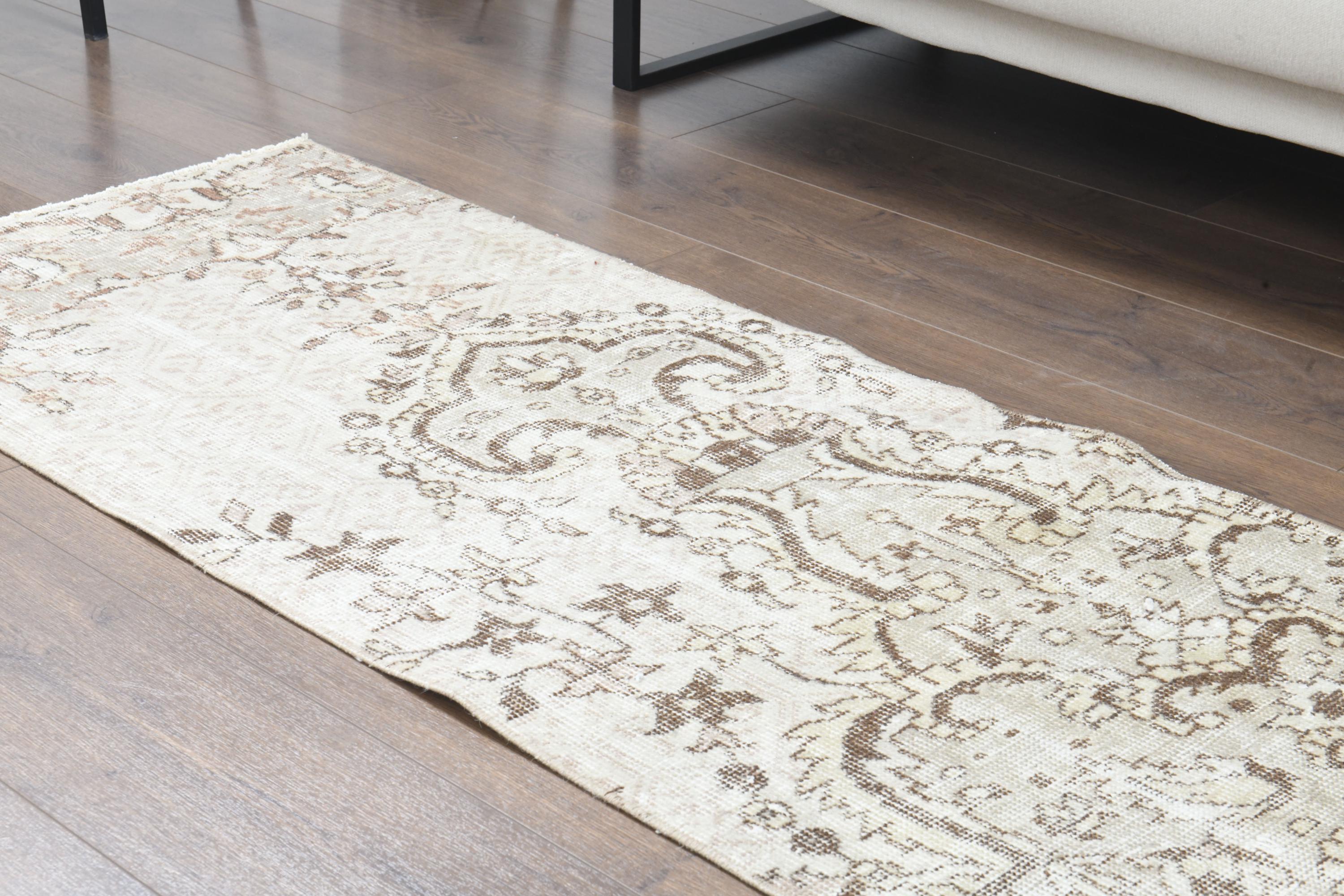 ヴィンテージ　トルコ製ランナーラグ 2 x 7フィート、ベージュのヴィンテージランナー、トルコ製ランナー