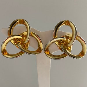 Unsigned Vintage Gold Tone Metal Clip On Earrings