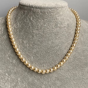 Unsigned Vintage Faux Pearl Necklace