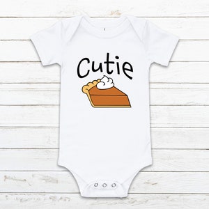 Torta fofa SVG | Arquivos de corte da Cutie Pie de Ação de Graças | Dia de Ação de Graças Onsie | Fall Svg Eps Dxf Png | Arquivo de corte Cricut, Silhueta