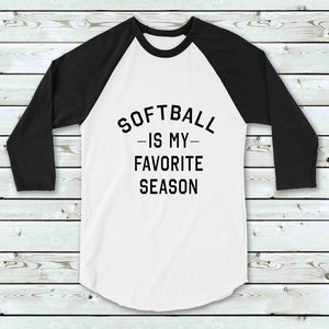 Softboll är min favoritsäsong SVG | Softbolltröja SVG | Sport SVG | Idrottare | Gymnasiesport | Cricut | Silhuettfiler