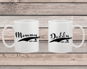 Mami Est. 2024 y papá est. 2024 Designs / Expectant Dad / Día del padre svg / Mom to Be svg / Silhouette dxf, / Cricut Cutting Files
