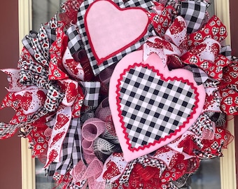 Valentine’s Day wreath, pink and black valentines wreath