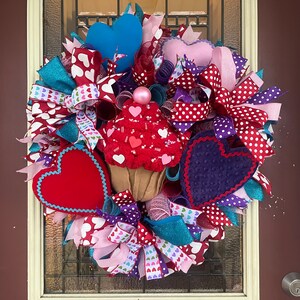 Valentine’s Day wreath, cupcake wreath, birthday wreath