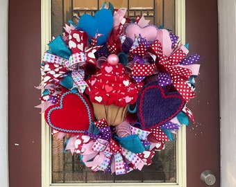 Valentine’s Day wreath, cupcake wreath, birthday wreath