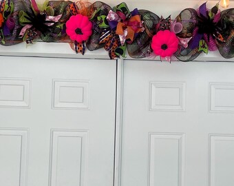 Pink skulls Halloween garland, Halloween door garland, Halloween garland store front window