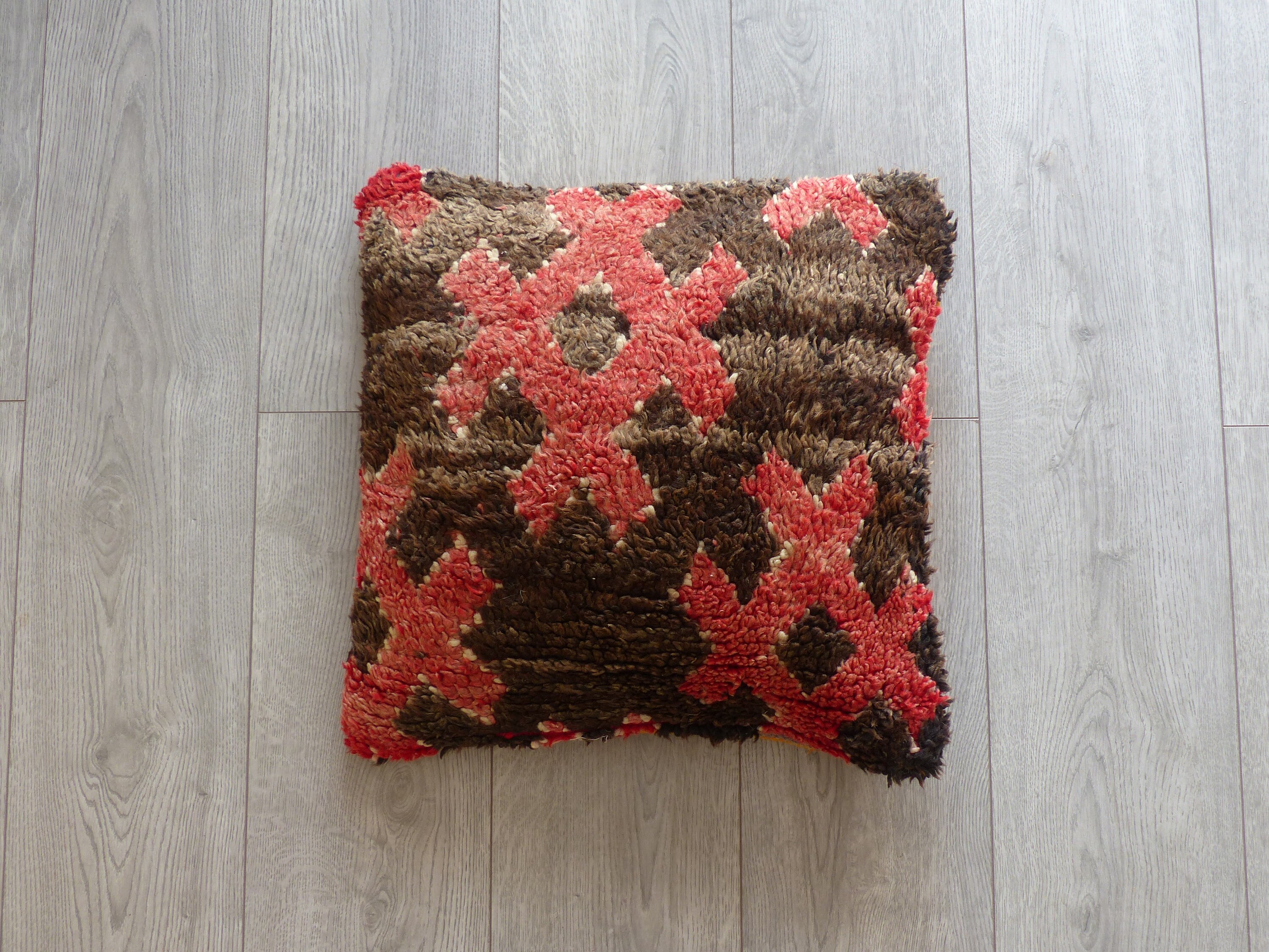 Coussin Berbère Rouge et Noir 45x45cm Vintage Coussin Marocain en Laine Fait Main Au Maroc Décoratif