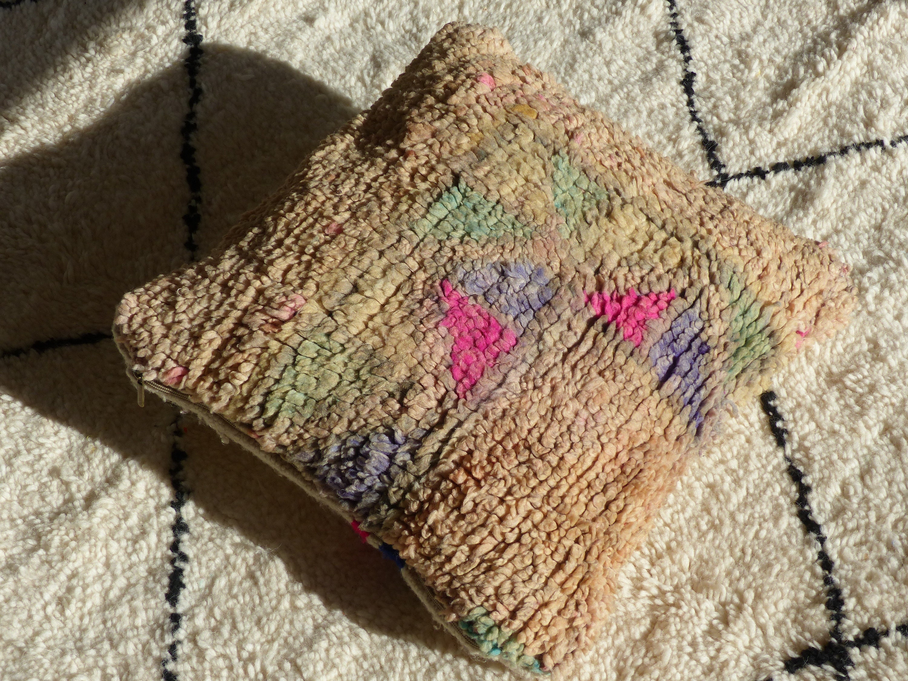 Coussin Boujaad 45x45cm Vintage Coussin Berbère Beige en Laine Fait Main Au Maroc Décoratif