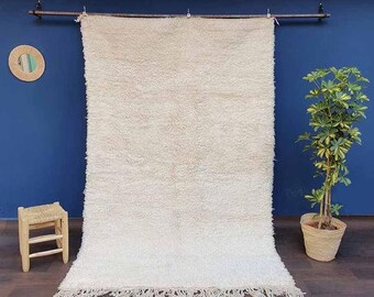 Plain Berber wool carpet Beni Ouarain Moroccan carpet white