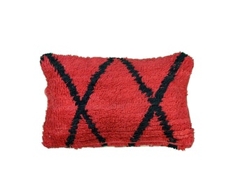 Coussin berbère rouge et noir Housse de Coussin décoratif style Béni Ouarain Coussin pour canapé et lit Coussin boho artisanal en laine