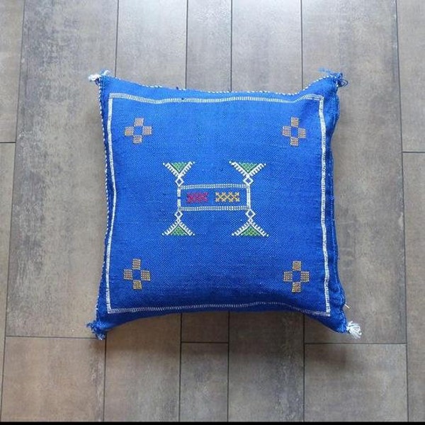 Coussin berbère bleu, Coussin pour canapé bohème, Housse de coussin Marocain en Soie de cactus, Coussin Sabra bleu, Coussin Boho