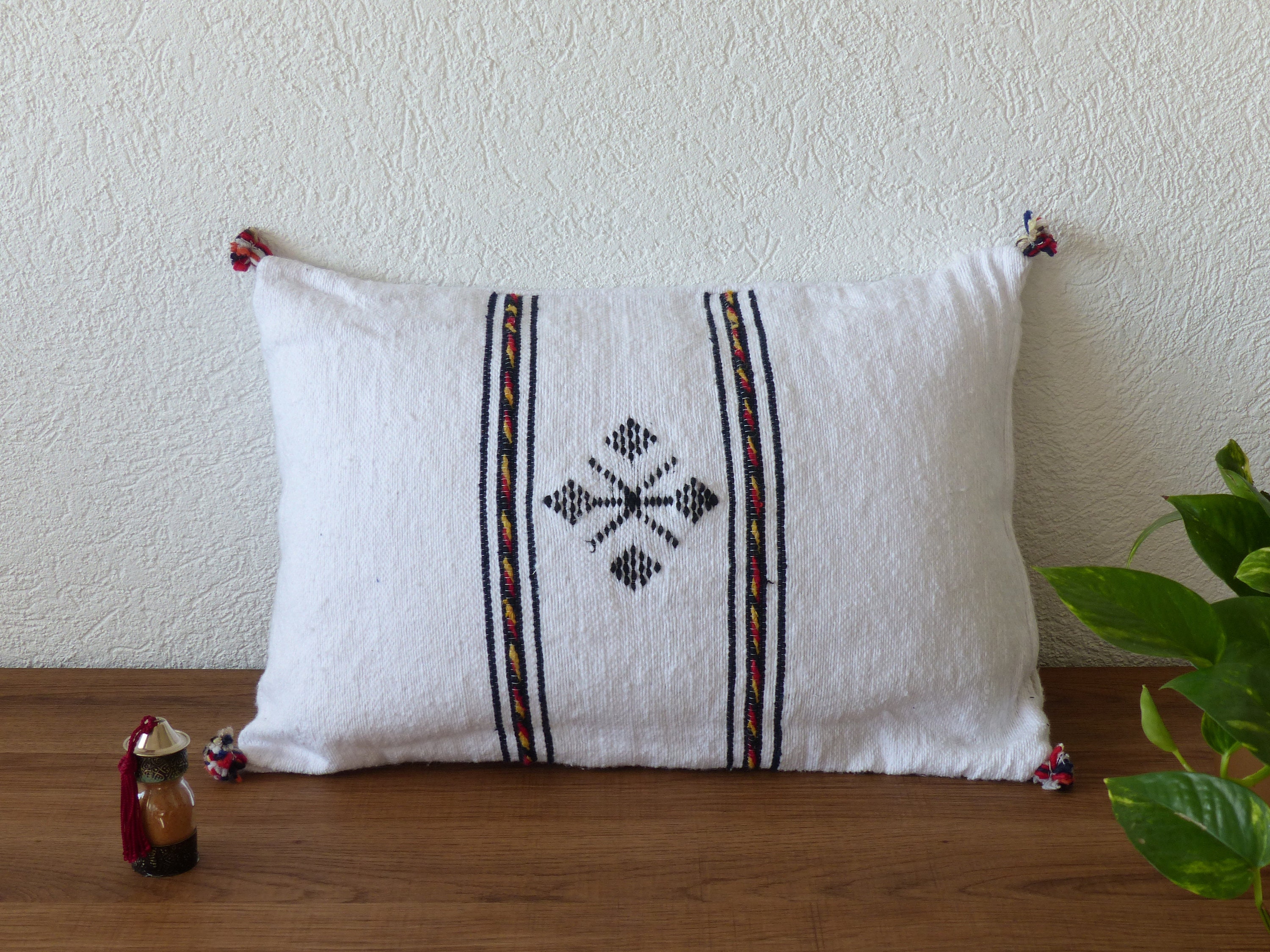 Coussin Berbère à Pompon Blanc Rectangulaire