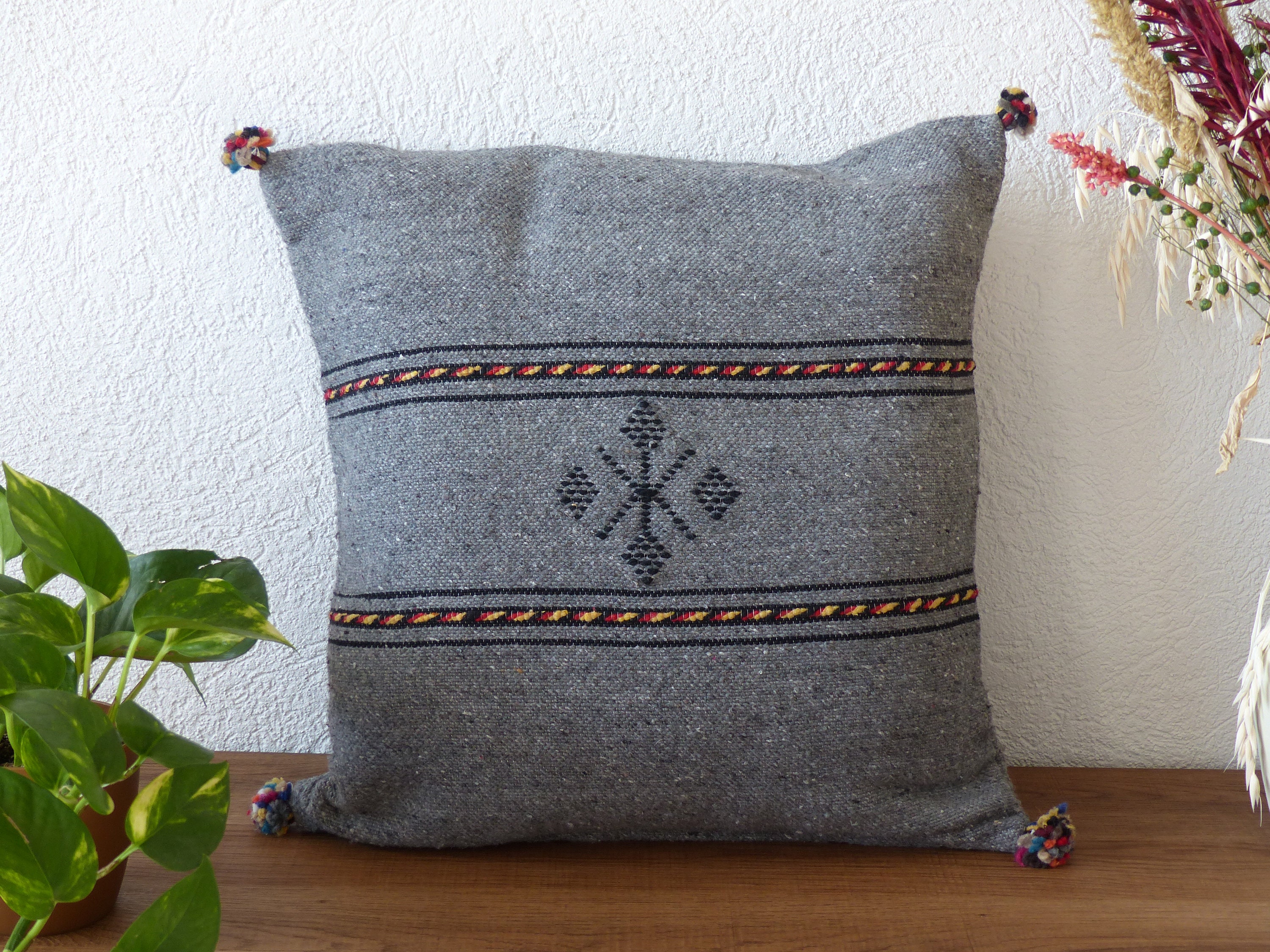 Coussin Berbère Gris Foncé en Coton Fait Main