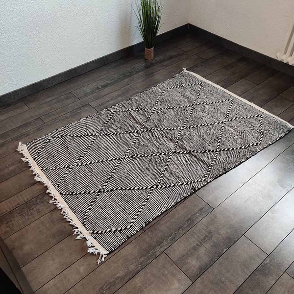 Petit Tapis Zanafi Noir en laine tapis pour chambre