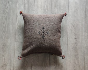 Coussin marocain marron foncé en coton fait main