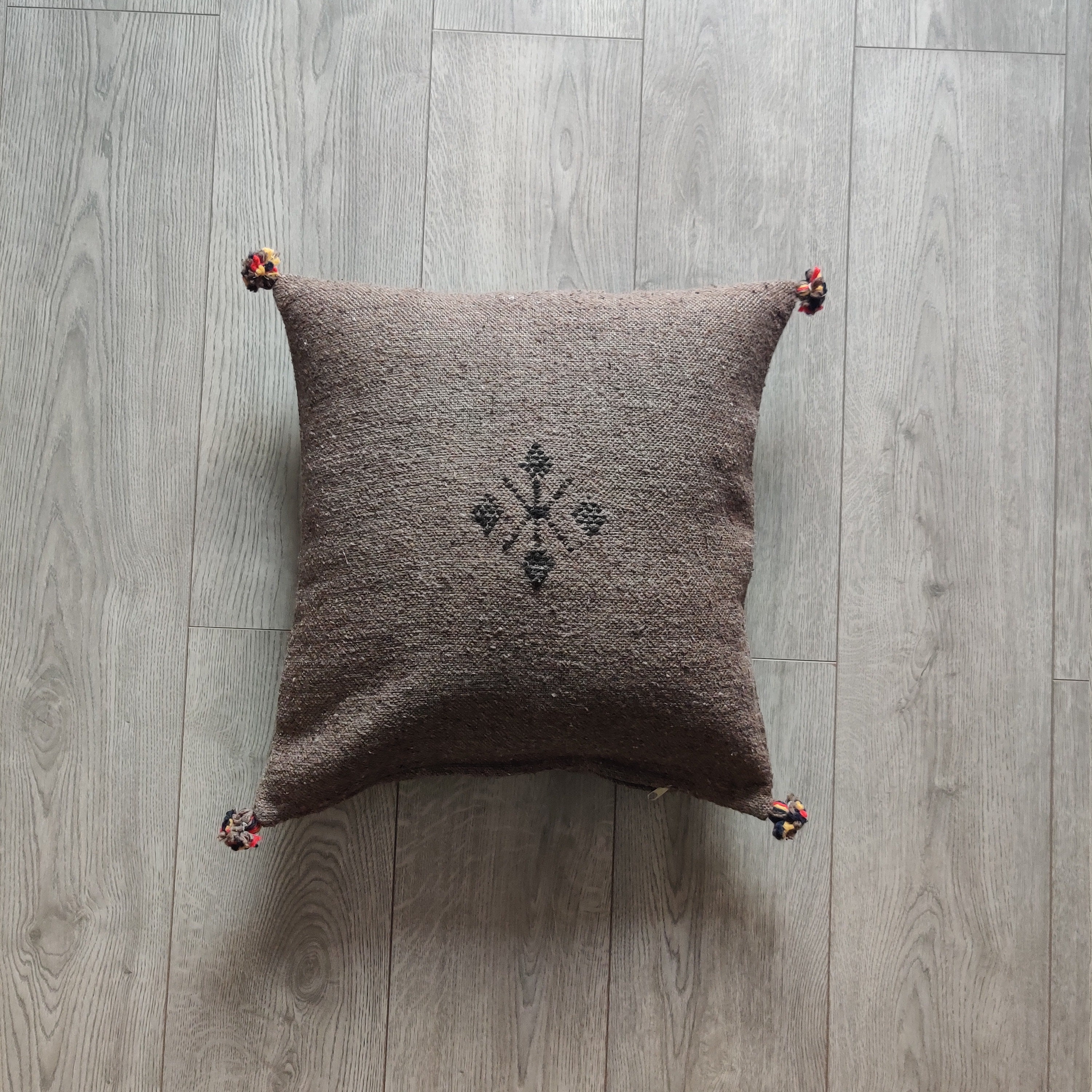 Coussin Marocain Marron Foncé en Coton Fait Main