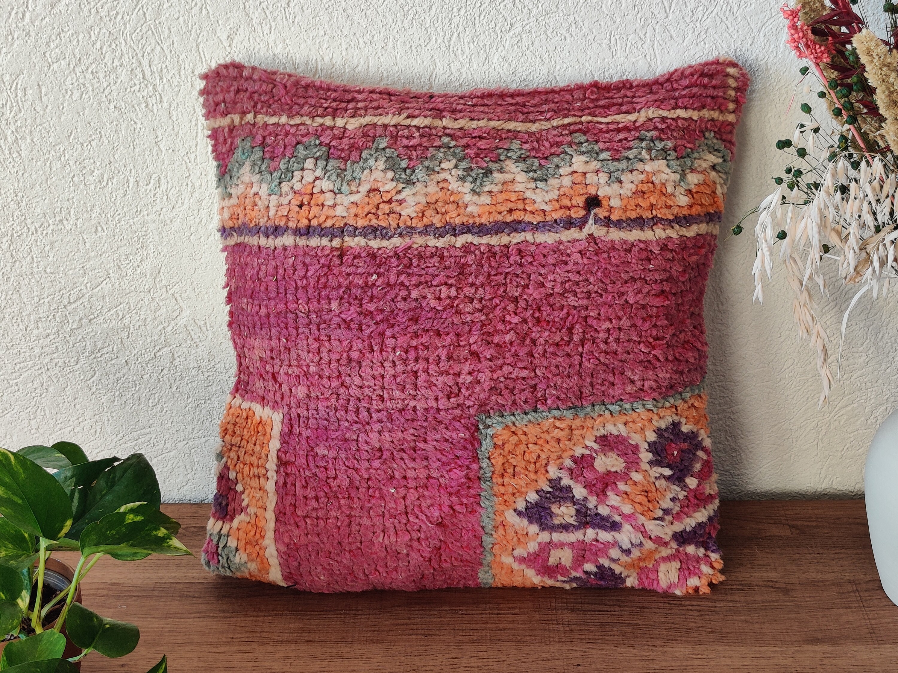 Coussin Berbère Violet Vintage en Laine Fait Main Au Maroc