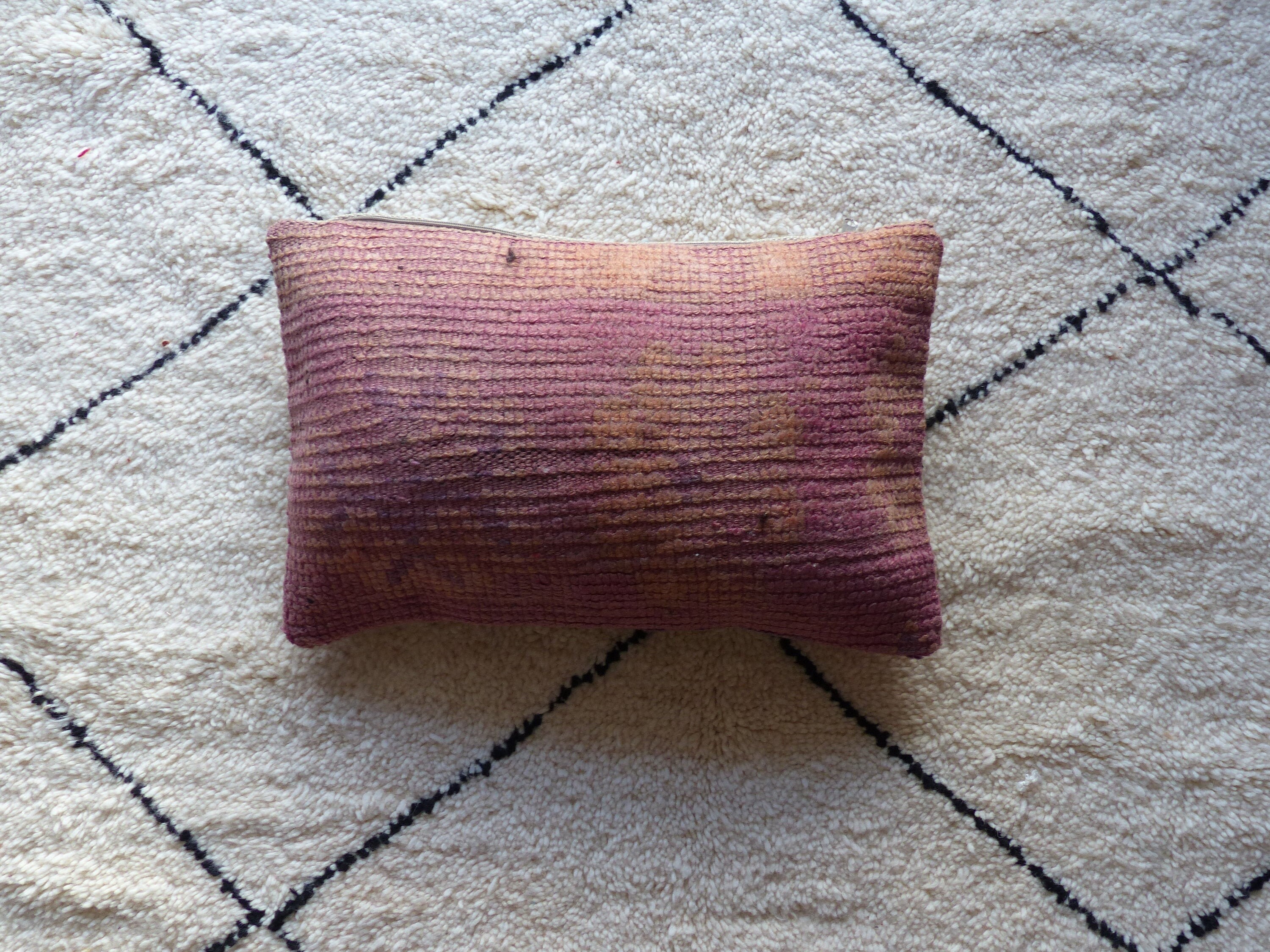 Coussin Boujaad 40x60cm Violet Vintage Coussin Berbère en Laine Fait Main Au Maroc Décoratif