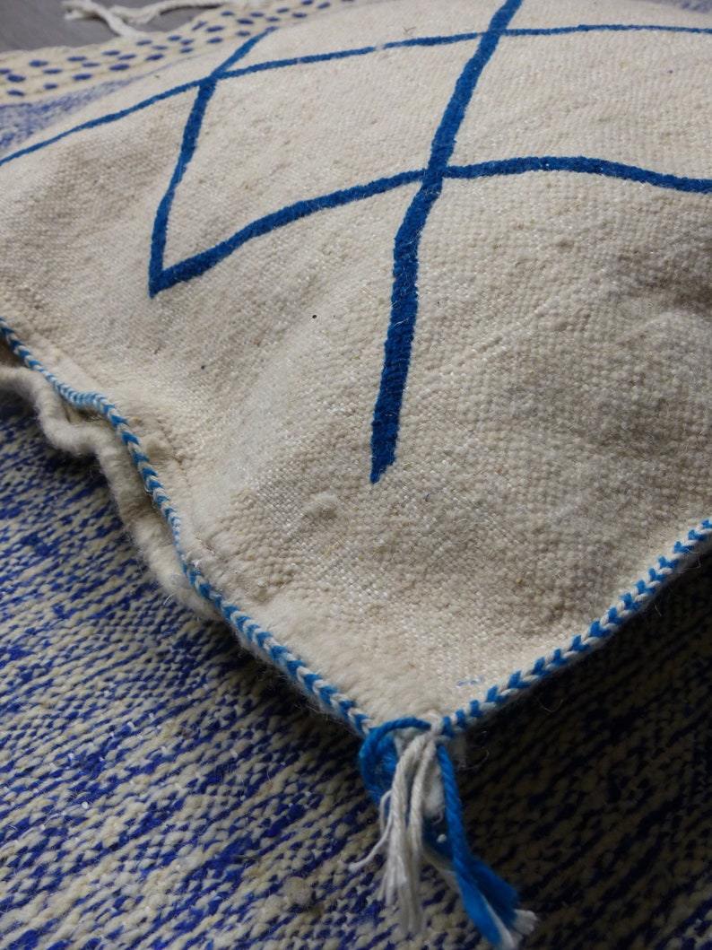 Moroccan Berber cushion Kilim White and Blue wool 45X50 Cousin Handmade decoration