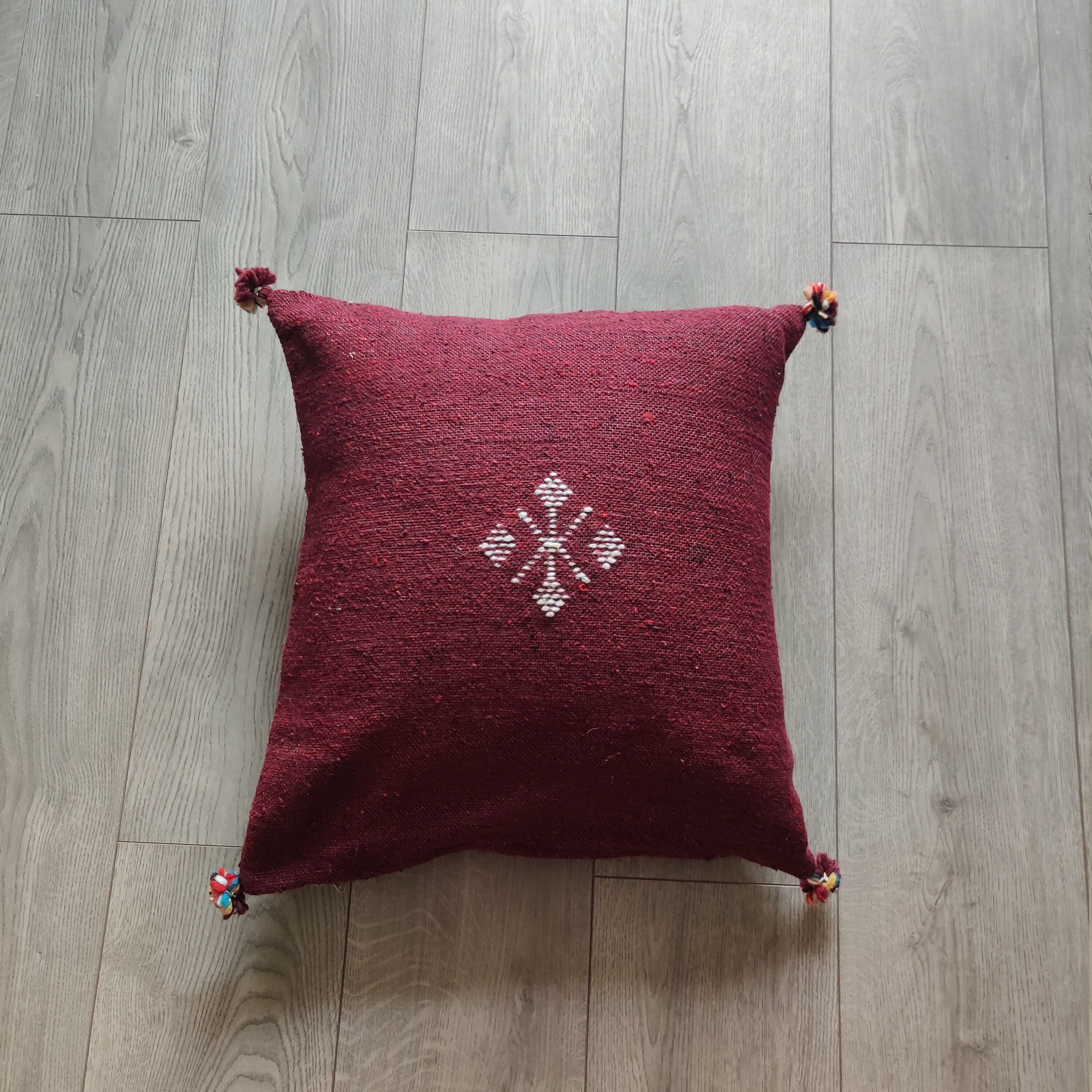 Coussin Marocain Bordeaux en Coton Fait Main