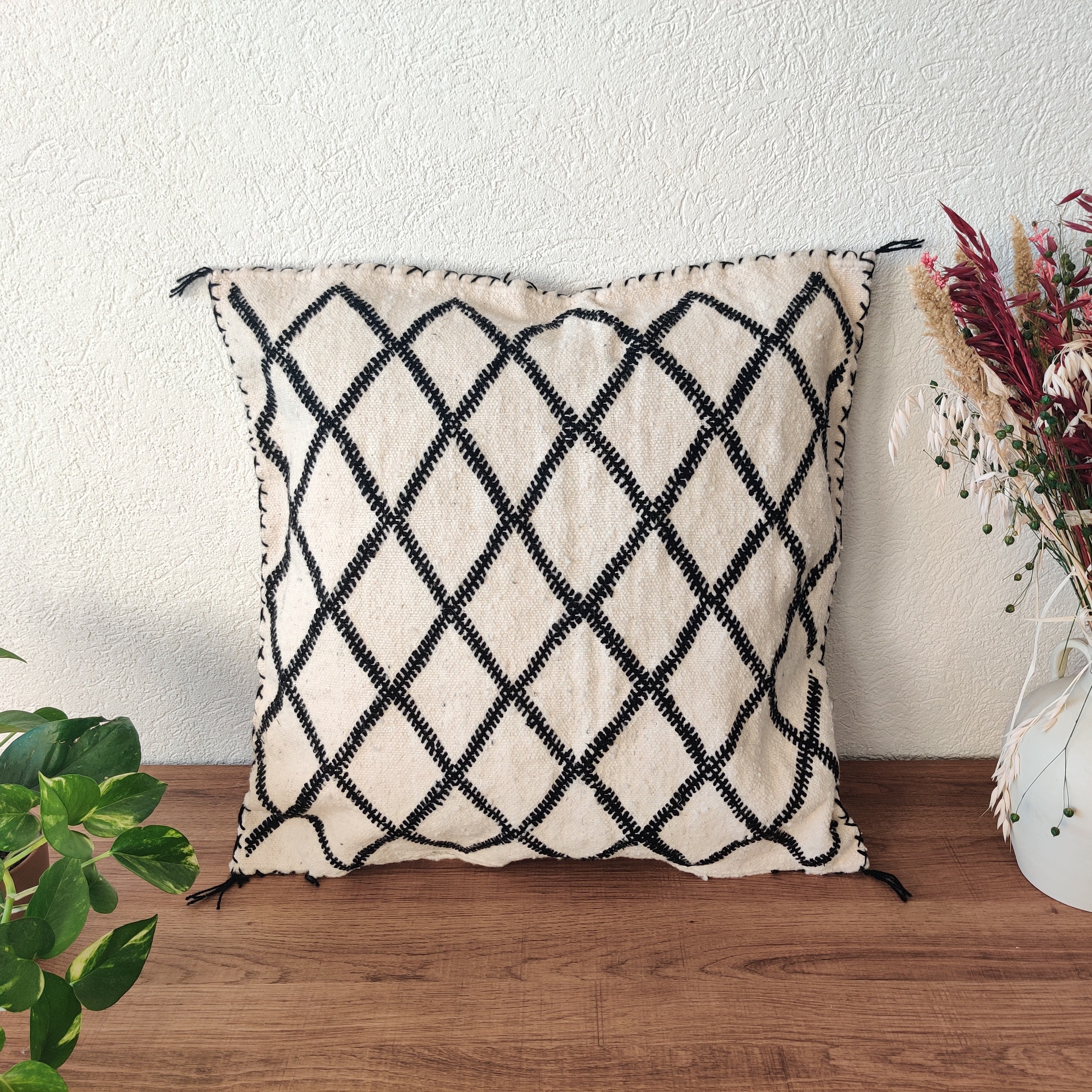 Coussin Marocain Blanc et Noir Fait Main 55x55 cm