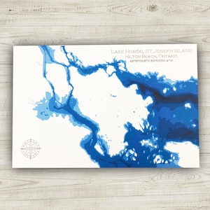 12 x 18 po. Île Saint-Joseph, Ontario, carte bathymétrique en papier découpé, 12 x 18 po. | Art mural | affiche | Imprimer | Art de la carte | Décoration murale pour cabane