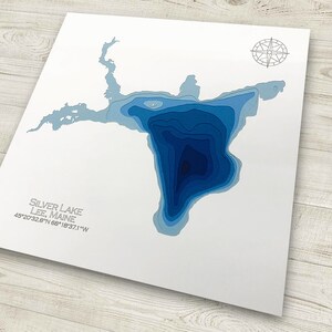 12 x 12 inch Silver Lake, Maine, VS, papercut bathymetrische kaart, 12 x 12 kunst aan de muur | Poster | Afdrukken | Kaartkunst | Cabinemuurdecoratie