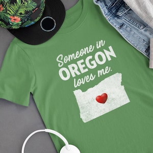 Oregon - Someone In Oregon Loves Me - Oregon Unisex T-Shirt - OR T-Shirt - Oregon Gift