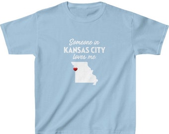 Kansas City Kids Tee - Iemand in Kansas City, Missouri Loves Me - Kansas City Kids Cotton T-Shirt