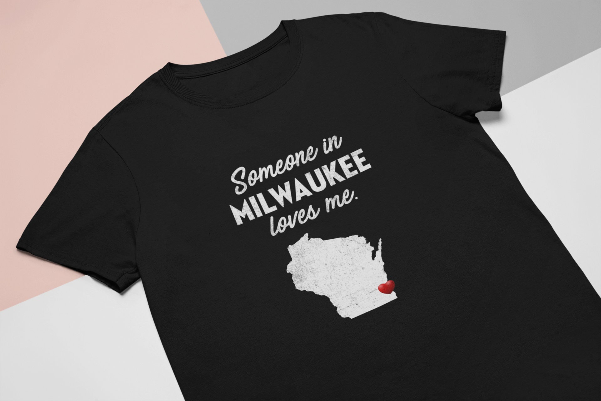 Milwaukee - Quelqu'un à Milwaukee m'aime - T-shirt unisexe Milwaukee - T-shirt Milwaukee - Cadeau Milwaukee