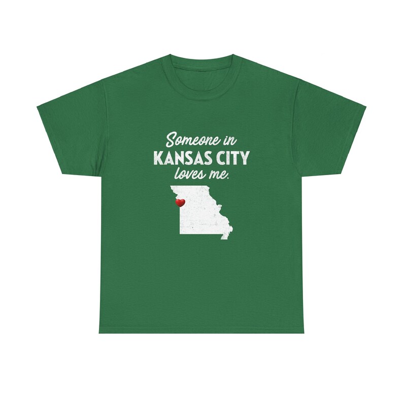 Kansas City - Alguien en Kansas City me ama - Camiseta unisex de Kansas City - Camiseta de Kansas City - Regalo de Kansas City imagen 5