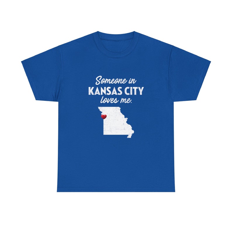 Kansas City - Alguien en Kansas City me ama - Camiseta unisex de Kansas City - Camiseta de Kansas City - Regalo de Kansas City imagen 8