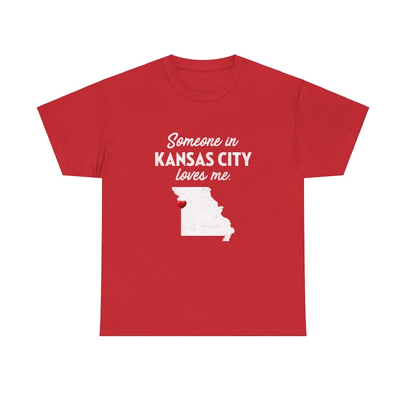Kansas City - Alguien en Kansas City me ama - Camiseta unisex de Kansas City - Camiseta de Kansas City - Regalo de Kansas City imagen 10