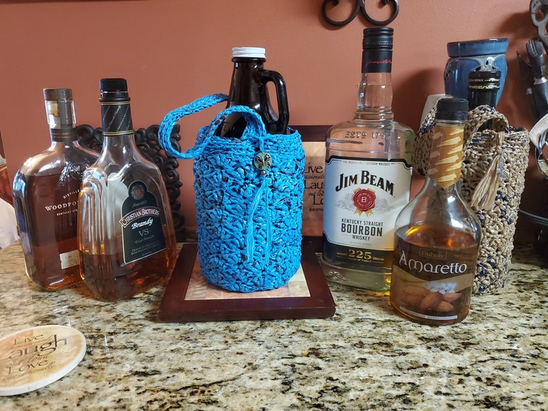 Dual-Color Custom Swallowtail Gift Wine Bag Crochet Plarn Upcycled handbag Ecofriendly