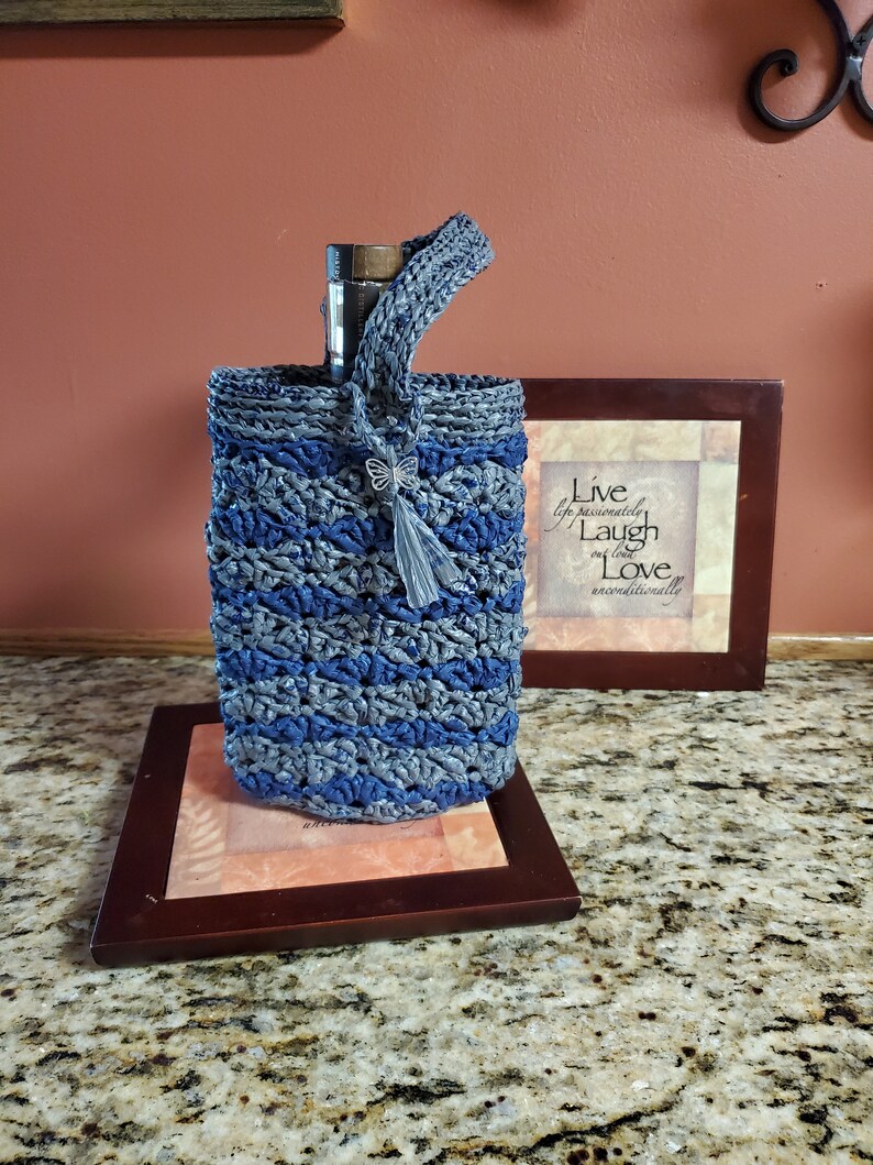 Dual-Color Custom Swallowtail Gift Wine Bag Crochet Plarn Upcycled handbag Ecofriendly
