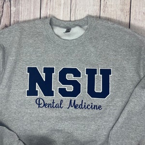 NSU inspiriertes Denim College Sweatshirt
