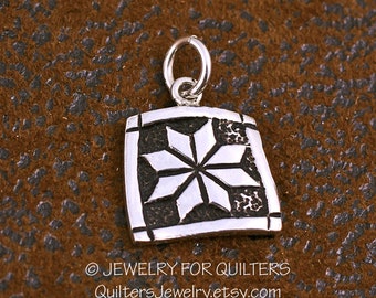 Charm de colcha, POINSETTIA, hecho a mano en plata de ley maciza, relleno de oro o oro macizo de 14 k