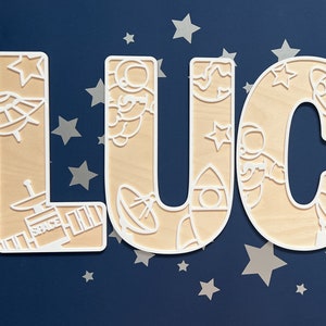 Letrero con nombre espacial - Letras espaciales - Letrero con nombre personalizado - Decoración con nombre personalizada - Decoración con temática espacial - Arte de pared espacial - Decoración de guardería