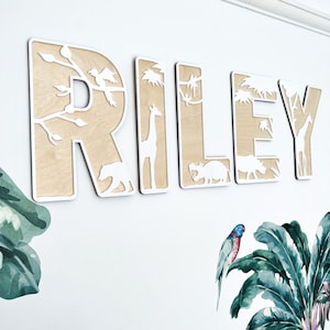 Letrero de nombre de safari - Decoración de guardería en la jungla - Letras de pared de animales - Arte de pared de safari personalizado - Nombre de dormitorio en la jungla - Letrero de nombre personalizado