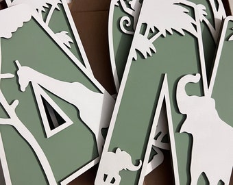 "Personalisiertes Safari Namensschild ""Safari"" - Holz Safari Wandkunst - Dschungel Kinderzimmer Dekor - Benutzerdefinierte Kinder Schlafzimmer Schild - Tierthema Schlafzimmer Plakette."