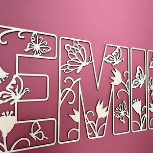 Targa con nome a farfalla - Lettere a farfalla - Targa con nome personalizzata - Decorazioni con nome personalizzato - Decorazioni a tema farfalla - Decorazioni murali a farfalla