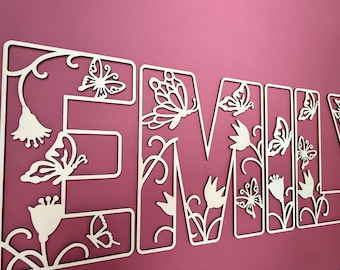 Letrero con nombre de mariposa - Letras de mariposa - Letrero con nombre personalizado - Decoración con nombre personalizada - Decoración con temática de mariposa - Arte mural con mariposas