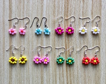 Daisy Flower Earrings, Flower Bead Earrings, Beaded Earrings, Earrings, Cute Earrings, Womens Earrings