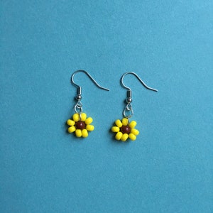 Daisy Flower Earrings, Flower Bead Earrings, Beaded Earrings, Earrings, Cute Earrings, Womens Earrings afbeelding 5